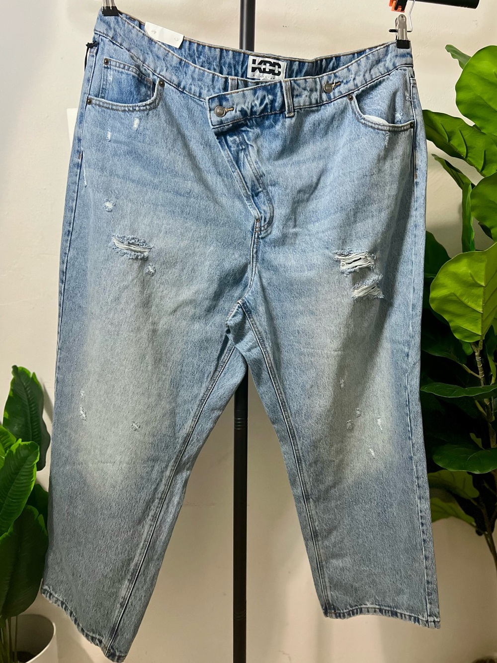 KBB by Kahlana High Rise Crossover Straight Leg Distressed Jeans NWT Size 18